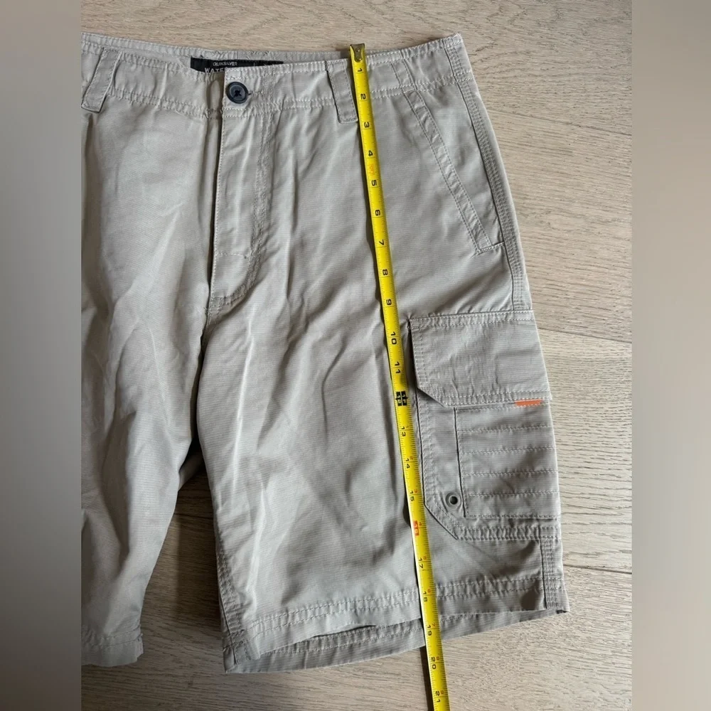 Men’s Quicksilver Watermam Cargo shorts size 30